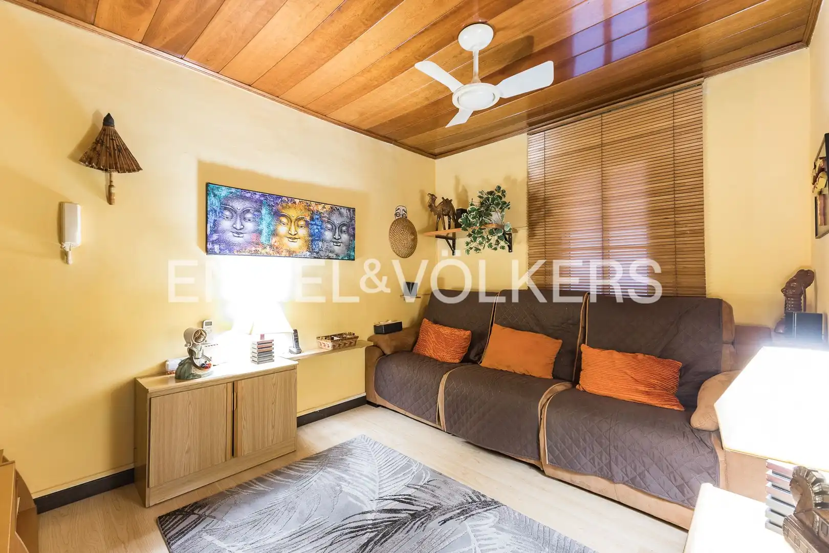 Sala d'estar de Pis en venda en L'Hospitalet de Llobregat amb Aire condicionat, Calefacció i Parquet