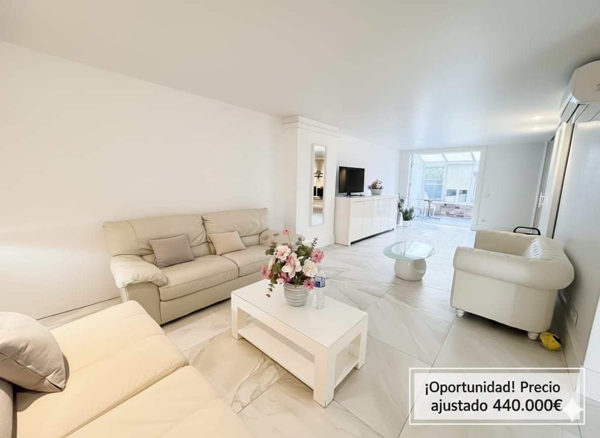 Sala d'estar de Casa adosada en venda en Valdemoro amb Aire condicionat, Calefacció i Jardí privat