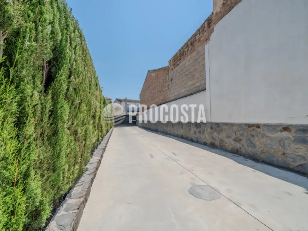 Aparcament de Casa o xalet en venda en Fuente Vaqueros amb Aire condicionat, Jardí privat i Terrassa