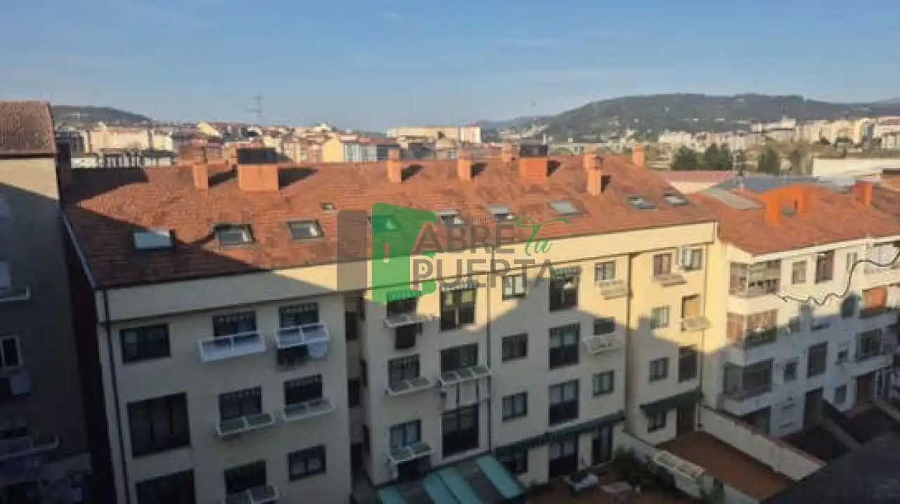 Parking de Piso en venta en Ourense Capital  con Calefacción, Parquet y Terraza