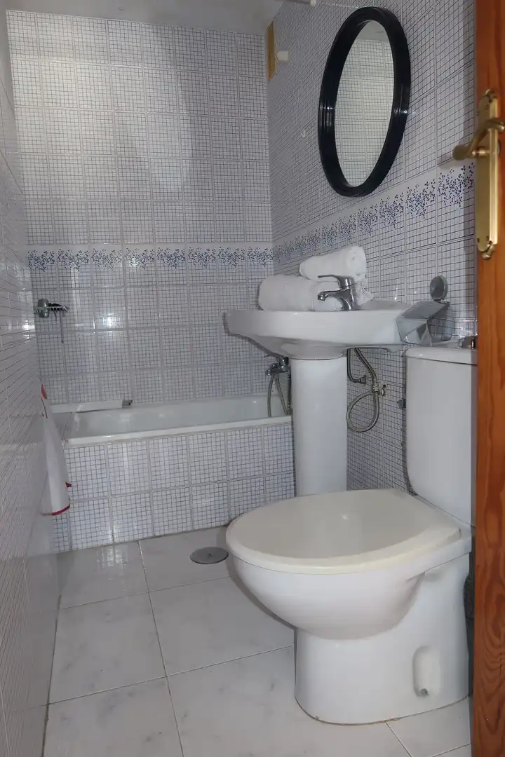 Badezimmer von Wohnungen zur Miete in Almuñécar mit Klimaanlage, Heizung und Terrasse