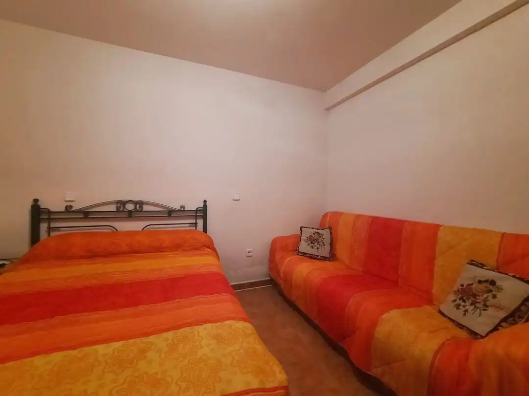 Habitación de Casa adosada en venta en Escalona con Aire acondicionado, Calefacción y Jardín privado