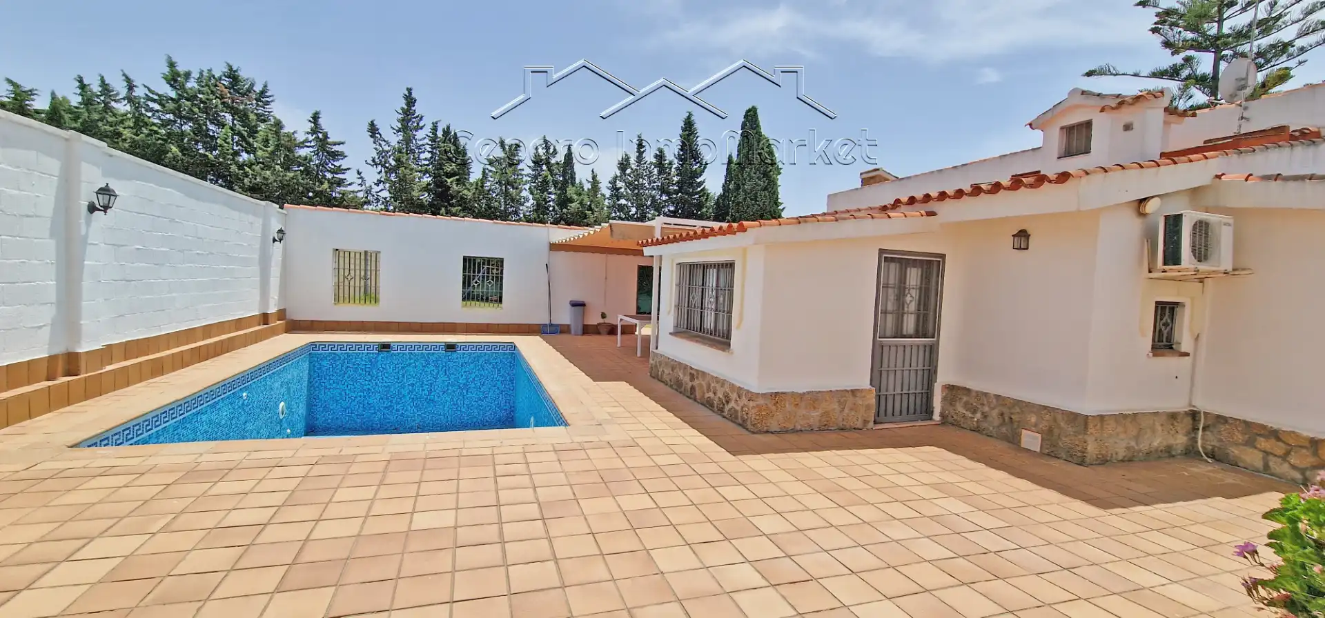 Piscina de Casa o xalet en venda en El Puerto de Santa María amb Aire condicionat, Jardí privat i Piscina