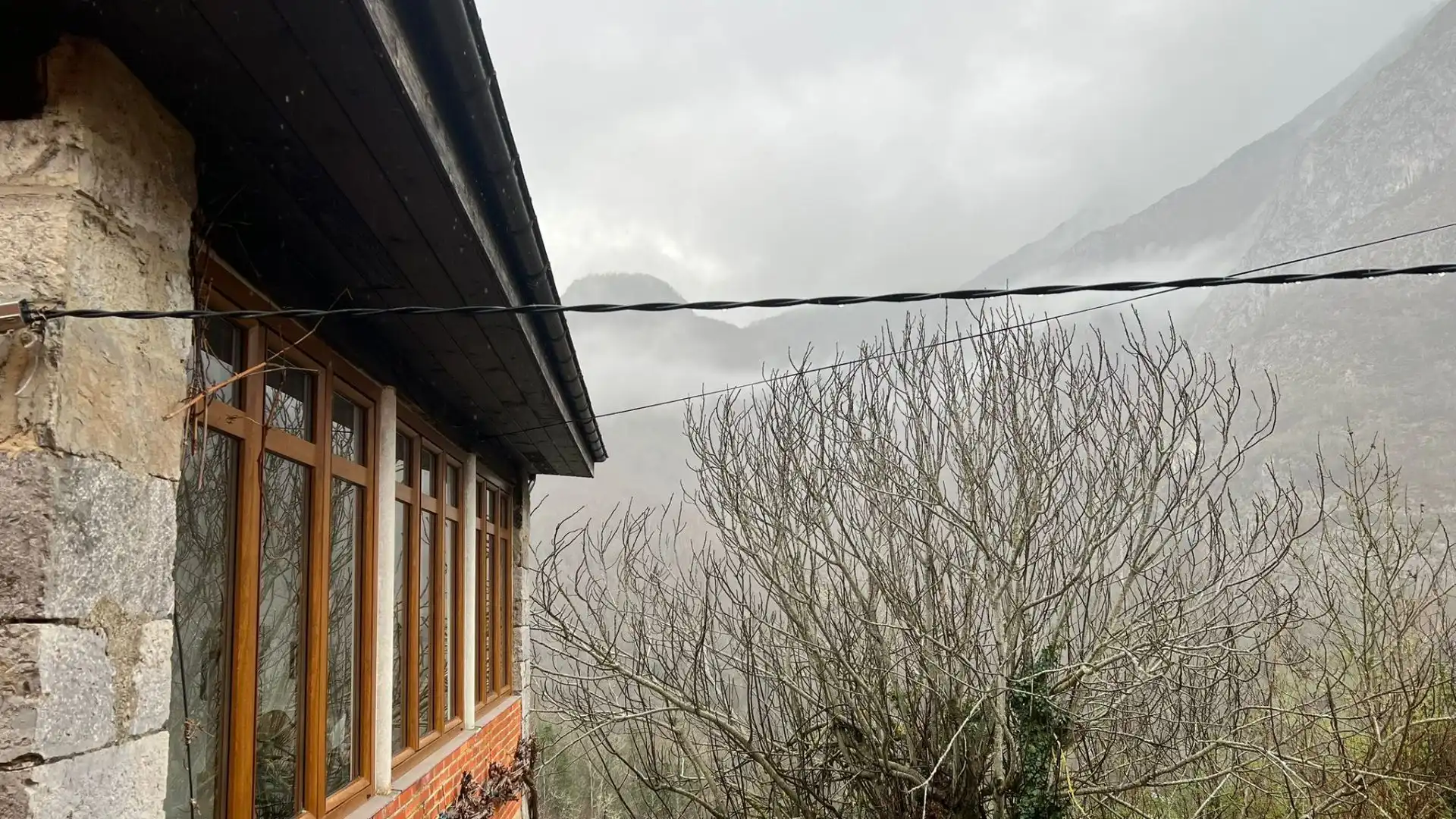 Vista exterior de Casa o xalet en venda en Oseja de Sajambre amb Calefacció
