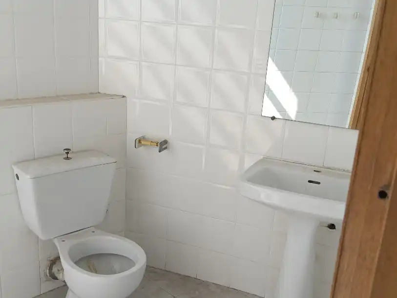 Bany de Local de lloguer en Azuqueca de Henares