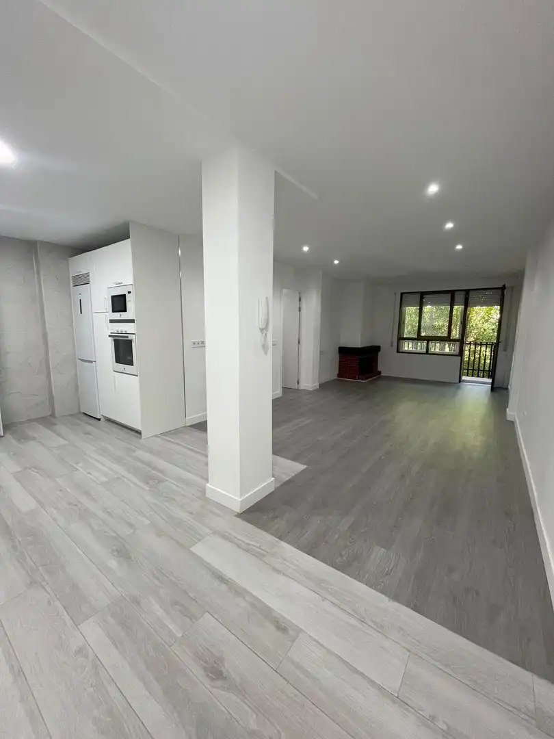Flat with terrace to rent in Calle Calle Jarosa II