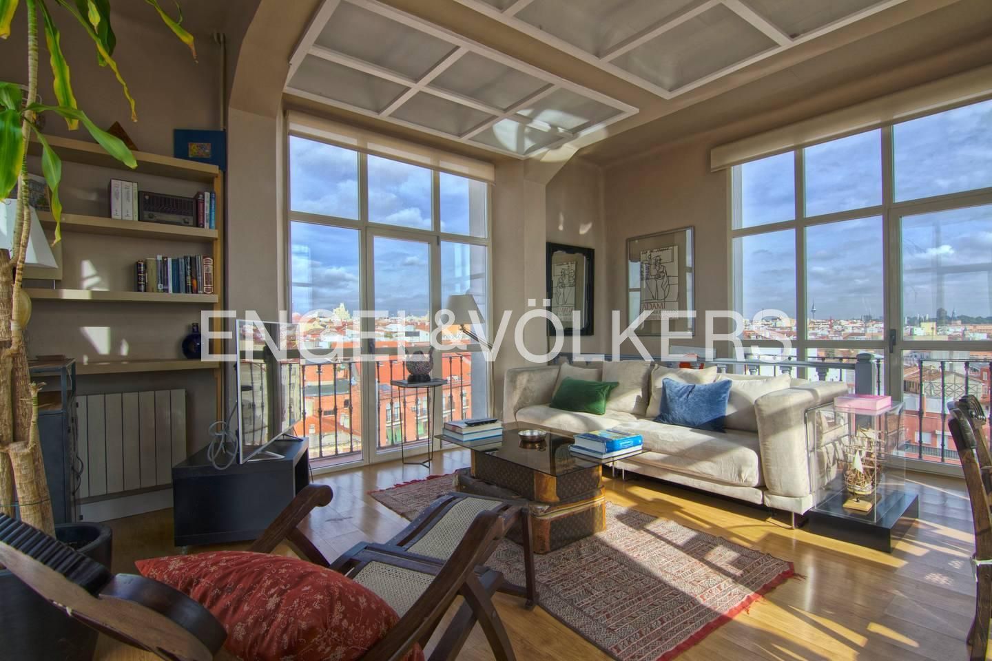 Sala d'estar de Àtic de lloguer en  Madrid Capital amb Aire condicionat, Calefacció i Terrassa