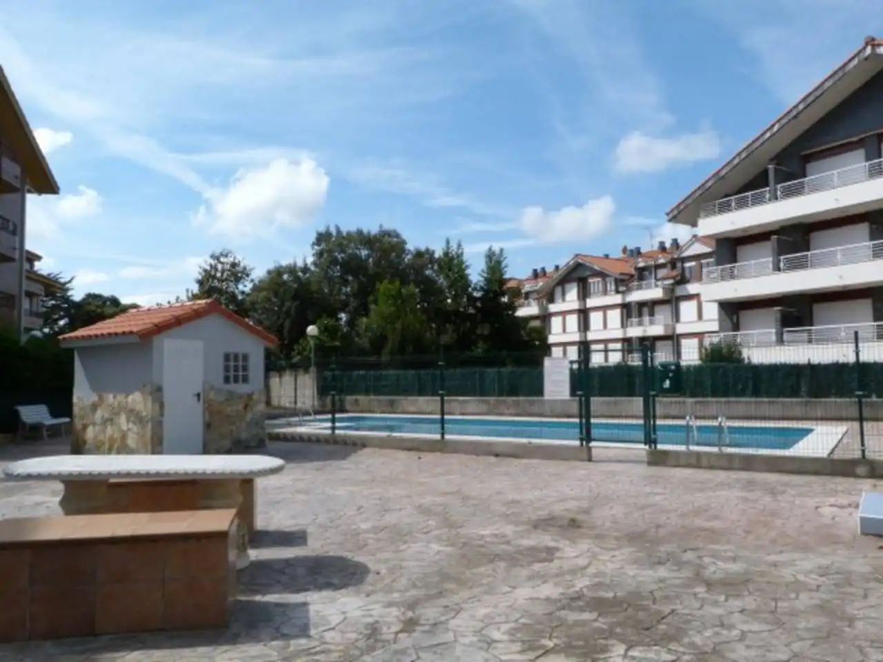 Piscina de Apartament de lloguer en Noja amb Calefacció, Jardí privat i Terrassa
