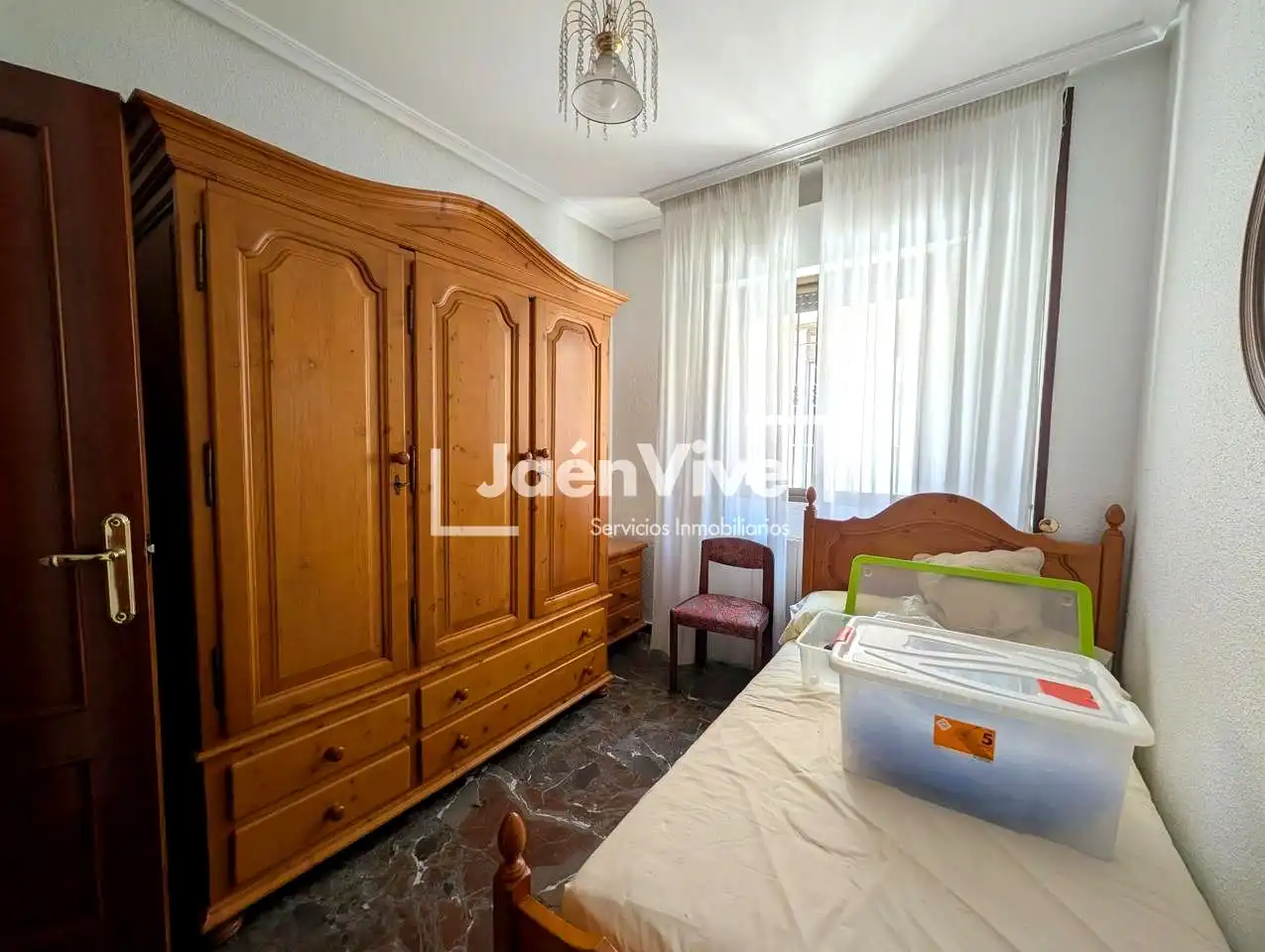 Dormitori de Casa adosada en venda en Jaén amb Aire condicionat, Calefacció i Terrassa
