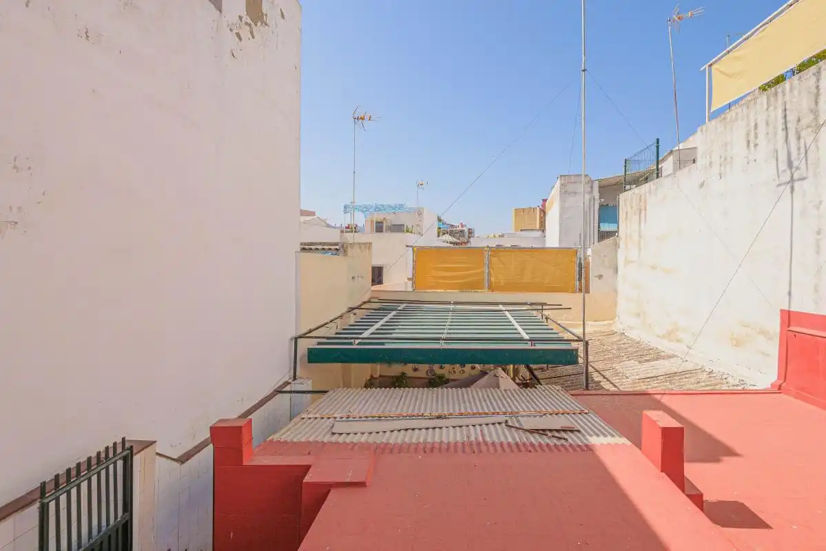 Terrassa de Casa adosada en venda en Sevilla amb Aire condicionat, Calefacció i Jardí privat