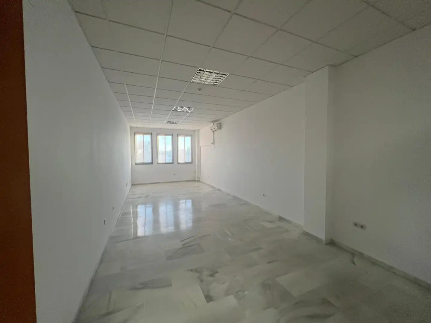 Office for rent in Montequinto  with Air Conditioner and Heating