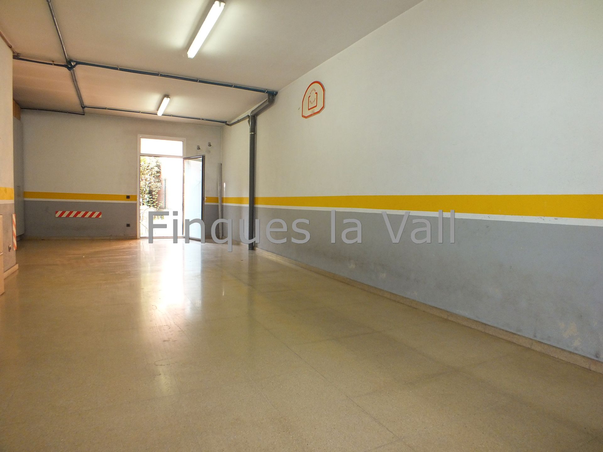 Single-family semi-detached for sale in Manlleu  with Heating, Private garden and Parquet flooring