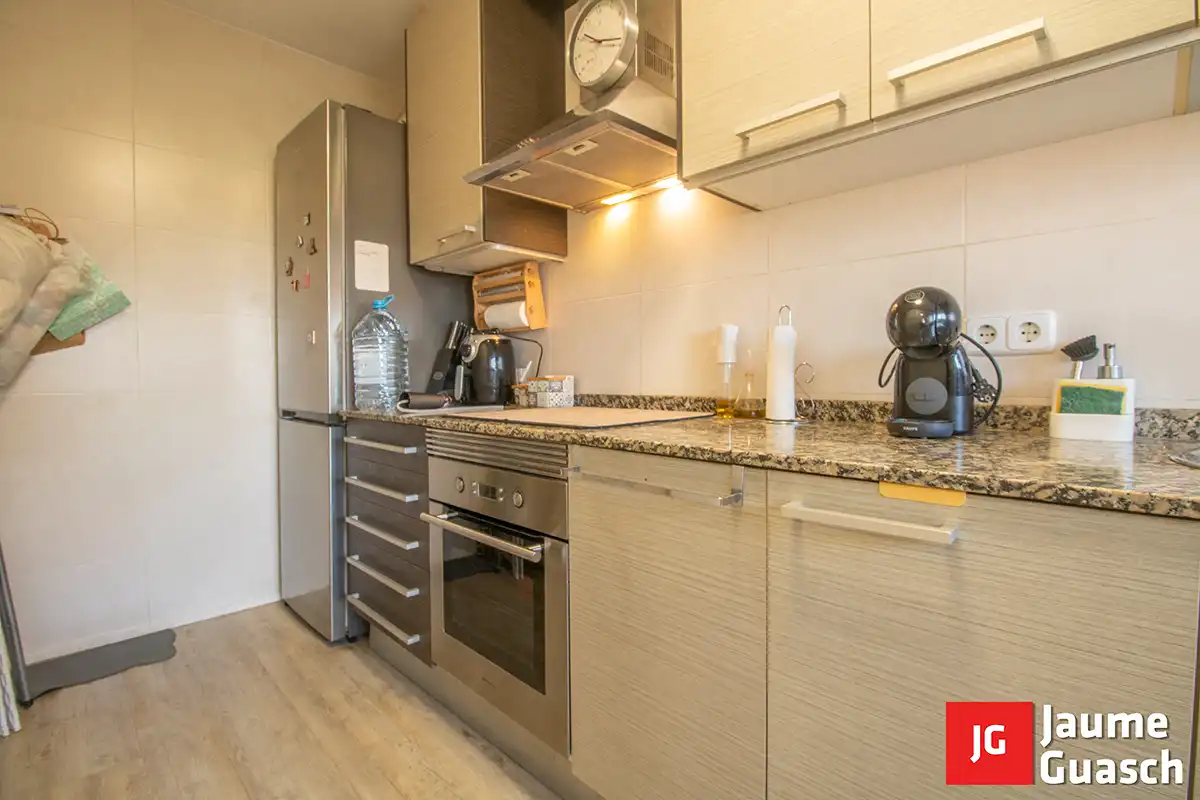 Küche von Wohnung zum Verkauf in Torredembarra mit Klimaanlage, Heizung und Balkon