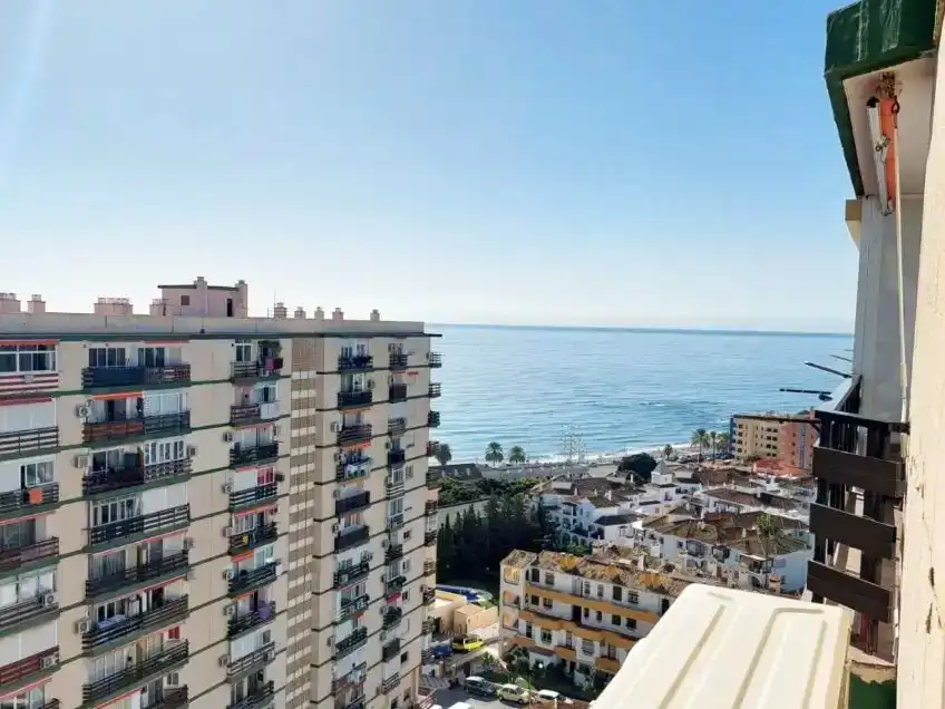 Vista exterior de Apartament en venda en Benalmádena amb Aire condicionat, Piscina i Balcó