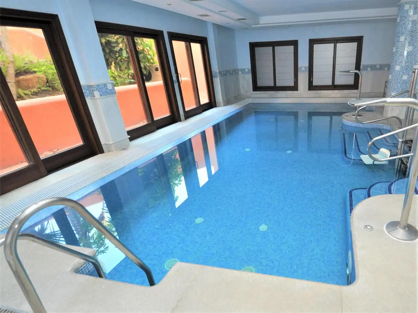 Schwimmbecken von Dachboden zur Miete in Estepona mit Klimaanlage, Heizung und Terrasse