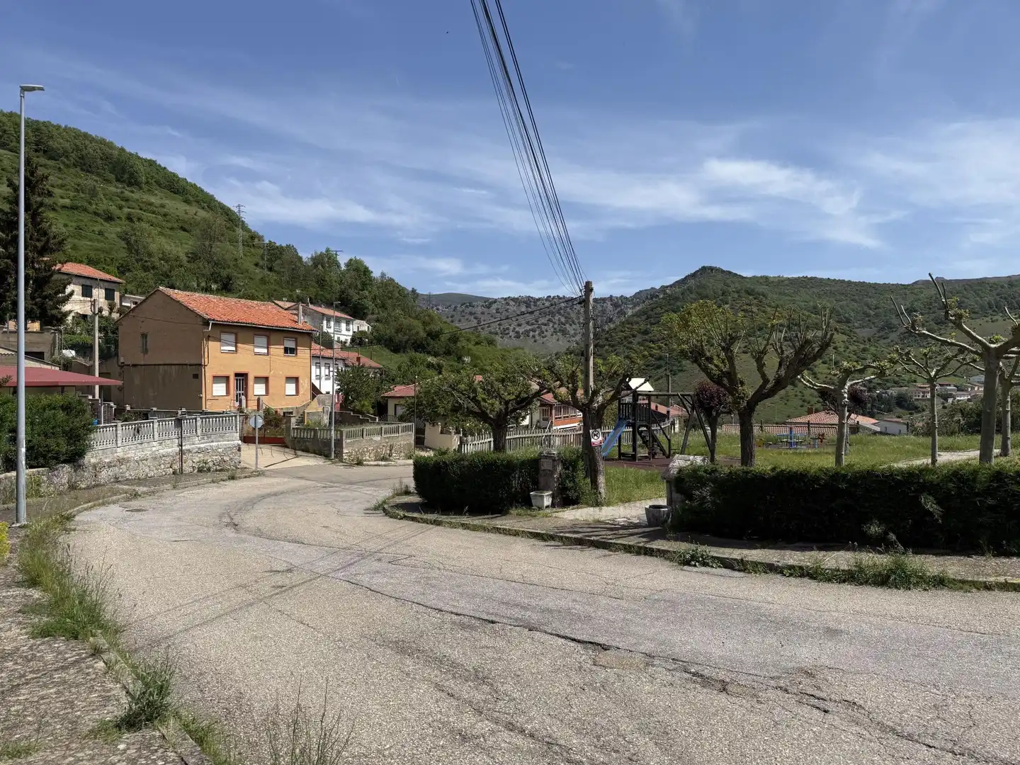 Vista exterior de Pis en venda en La Pola de Gordón 