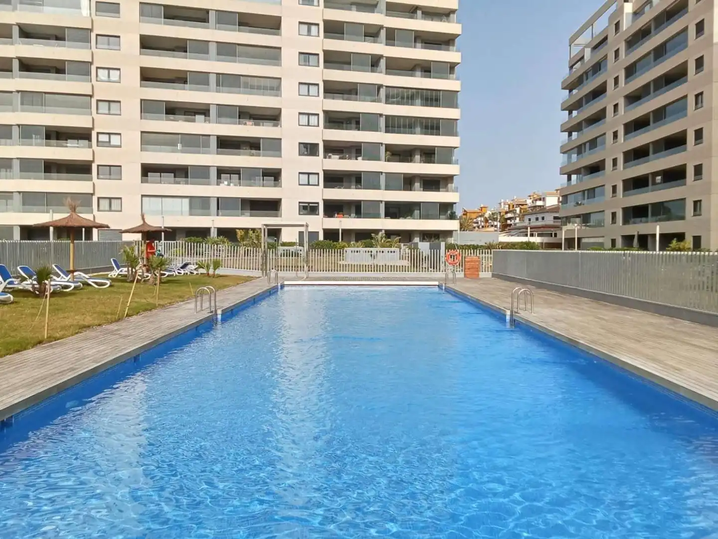 Piscina de Apartament en venda en Torrevieja amb Aire condicionat, Calefacció i Terrassa
