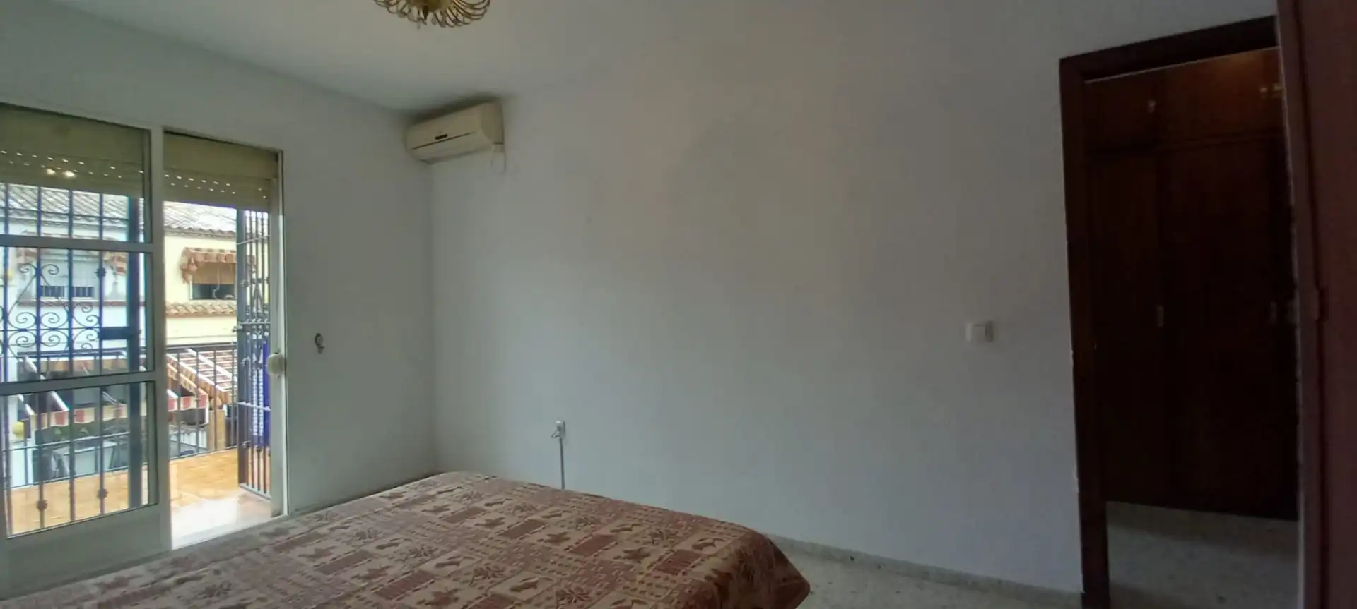 Habitación de Casa adosada en venta en Mairena del Aljarafe con Aire acondicionado, Calefacción y Terraza