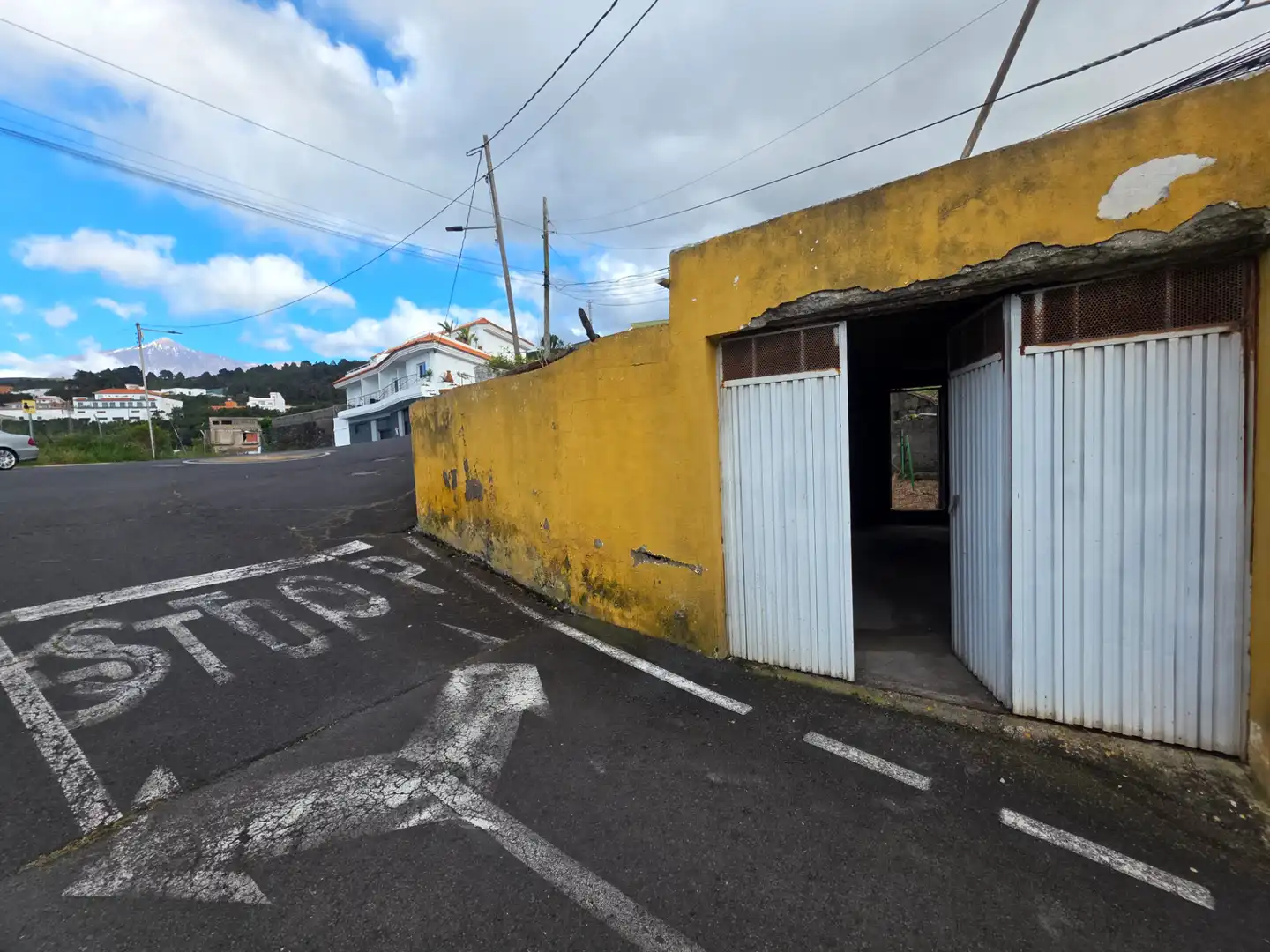Vista exterior de Casa o xalet en venda en El Tanque amb Jardí privat i Moblat