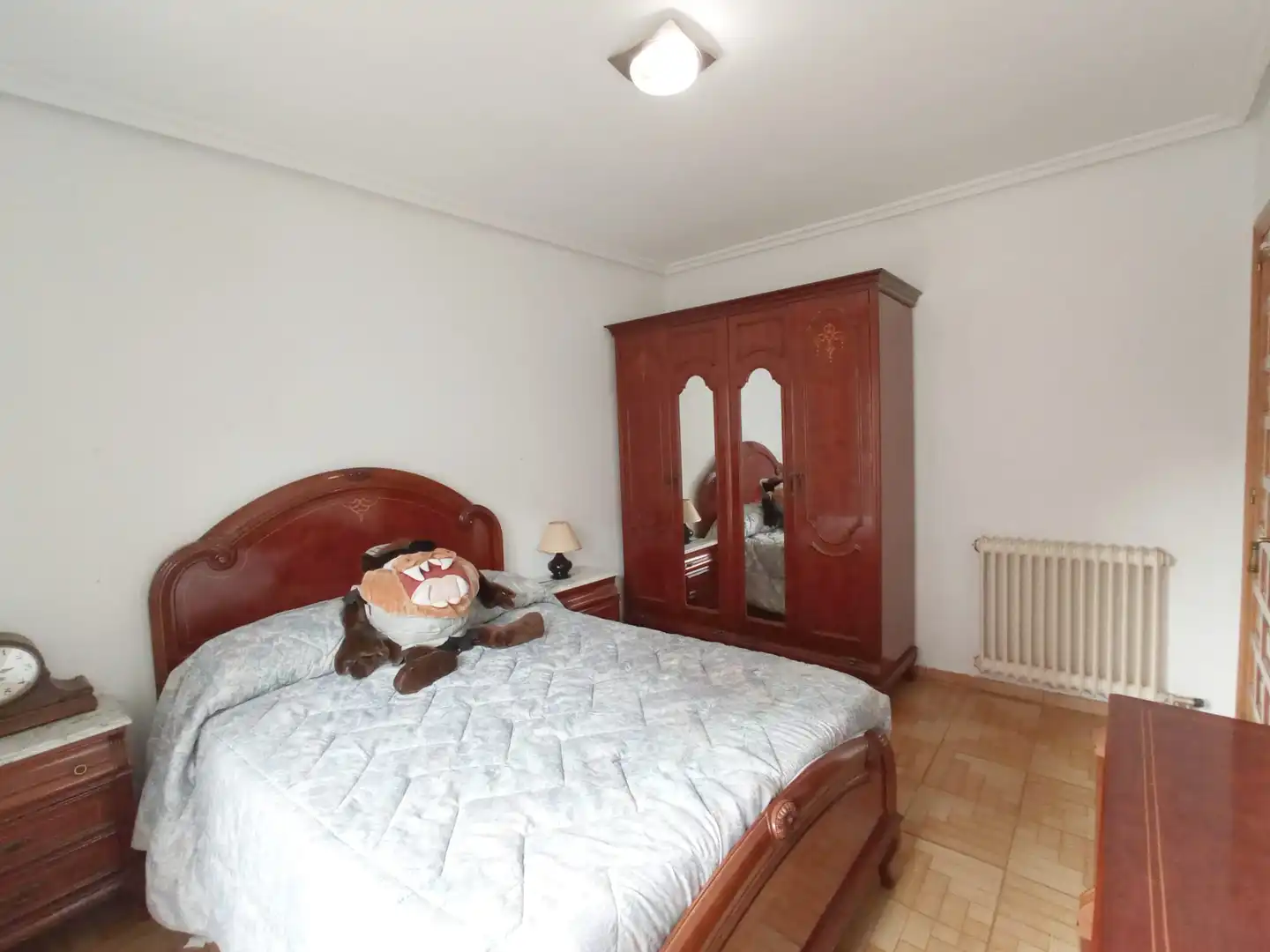 Dormitori de Casa adosada en venda en Burgos amb Jardí privat