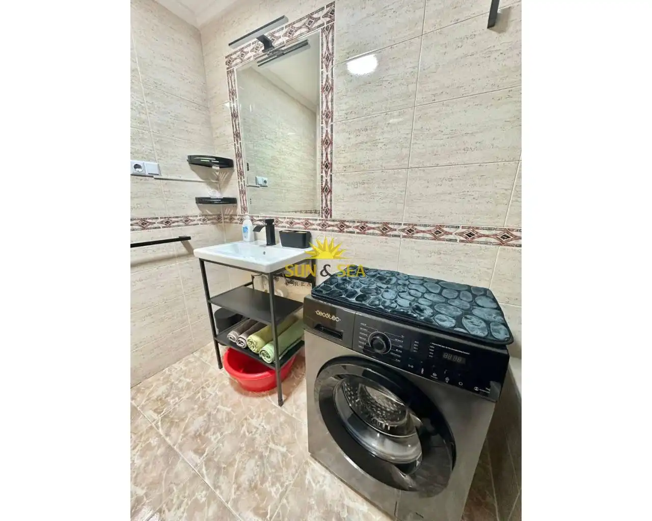 Baño de Apartamento de alquiler en Torrevieja con Aire acondicionado, Calefacción y Amueblado