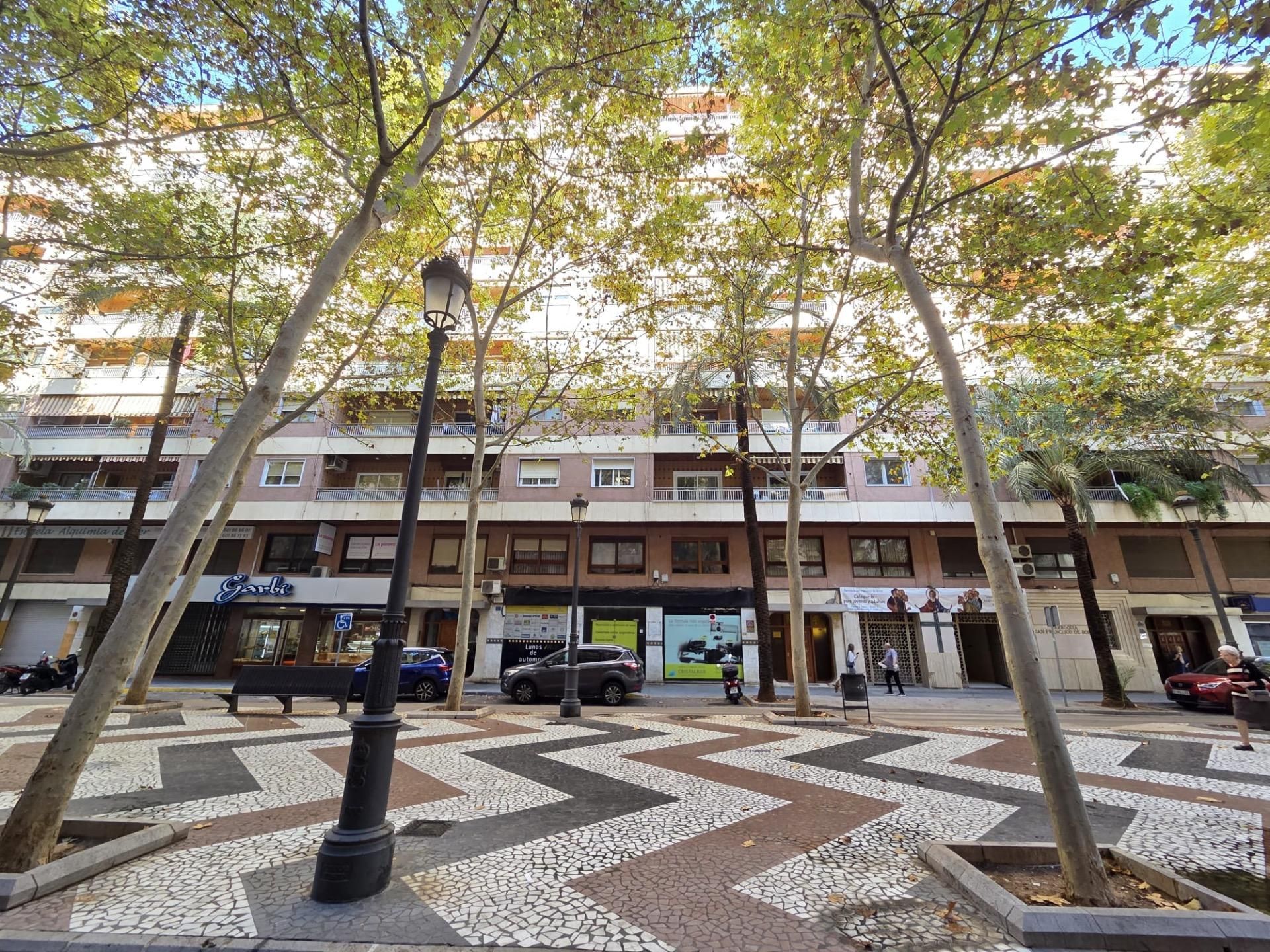 Vista exterior de Pis en venda en Gandia amb Traster i Balcó