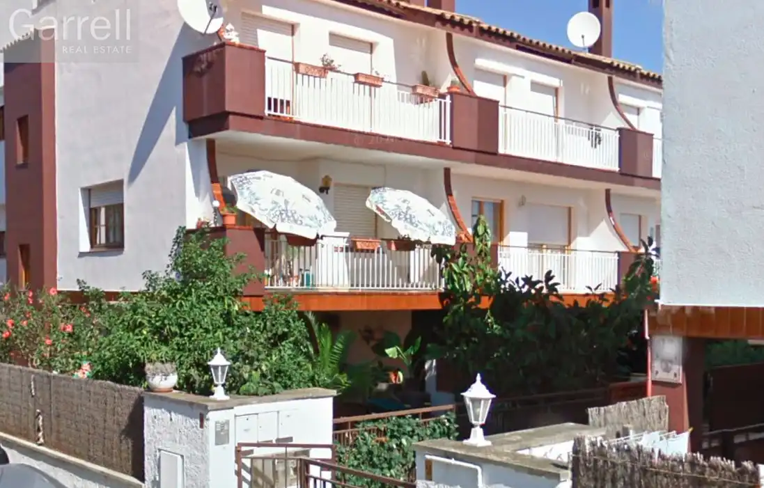 Vista exterior de Casa o xalet en venda en Arenys de Mar amb Piscina
