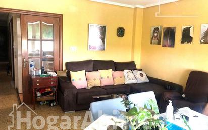 Living room of Flat for sale in  Valencia Capital  with Air Conditioner and Balcony