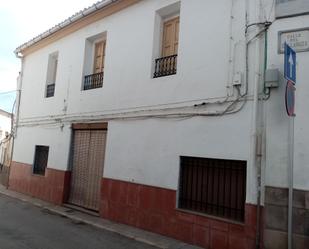 Vista exterior de Casa adosada en venda en Chiva amb Terrassa