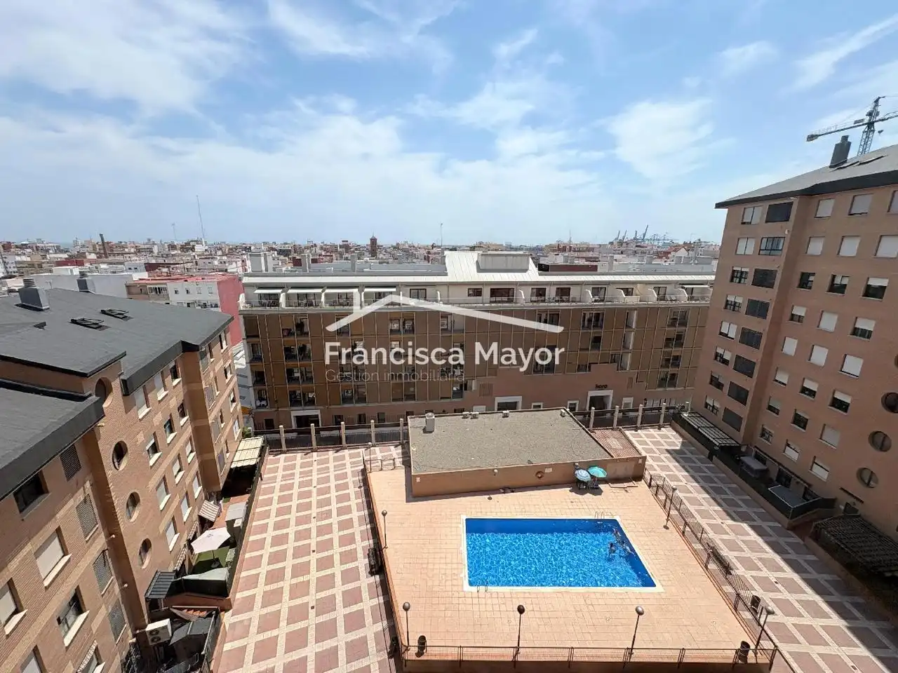 Vista exterior de Piso en venta en Valencia con Aire acondicionado, Amueblado y Piscina comunitaria