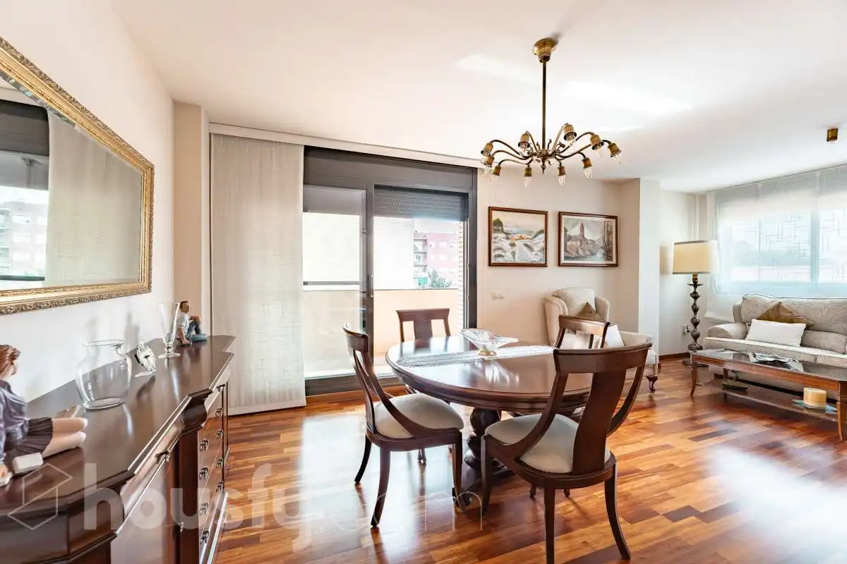 Comedor de Piso en venta en Esplugues de Llobregat con Aire acondicionado, Calefacción y Parquet