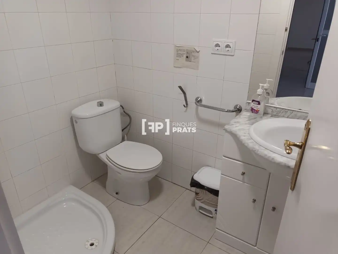 Bany de Oficina en venda en Lleida amb Aire condicionat, Calefacció i Terrassa
