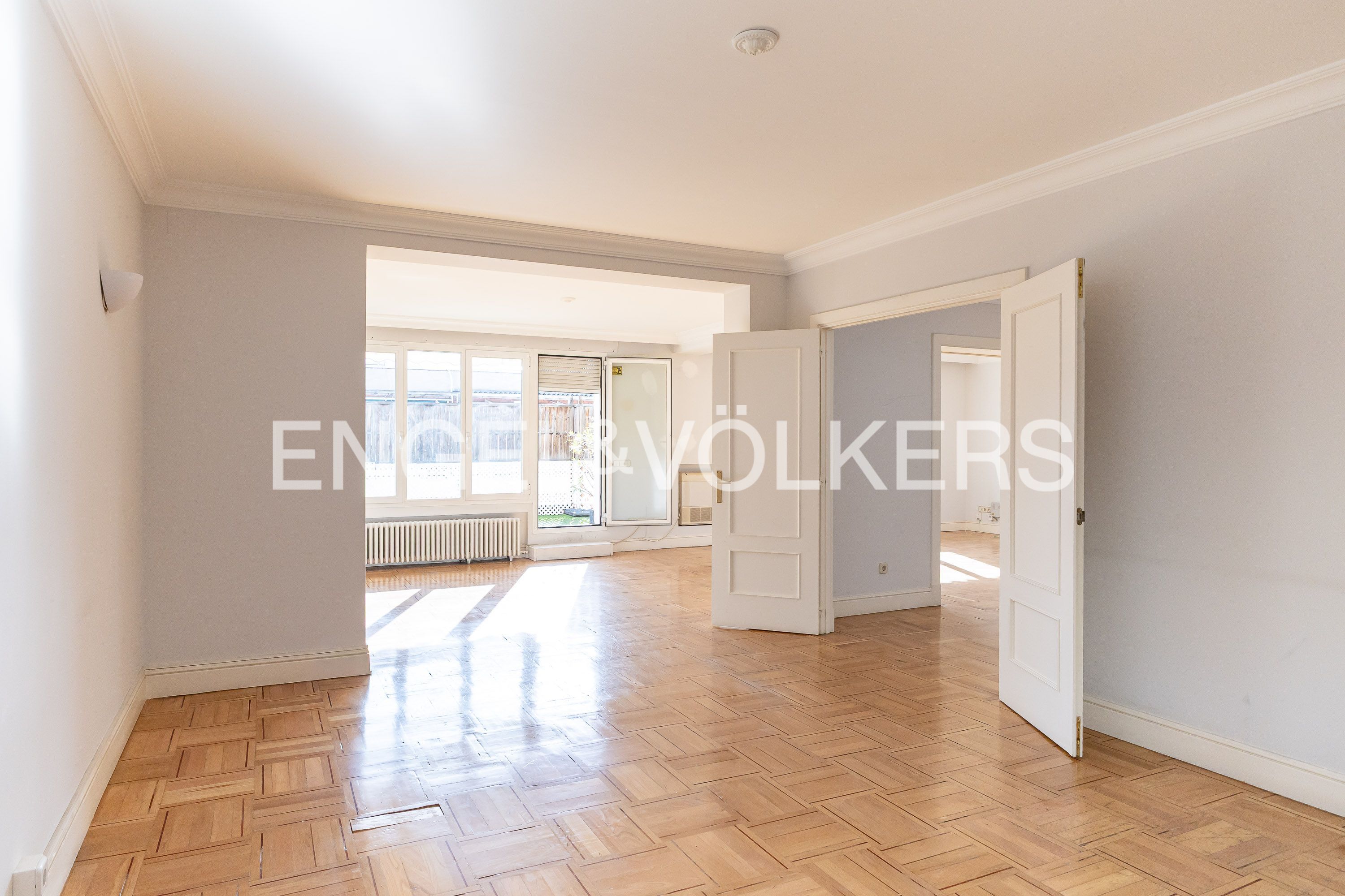 Außenansicht von Wohnung zum Verkauf in  Madrid Capital mit Heizung, Terrasse und Abstellraum