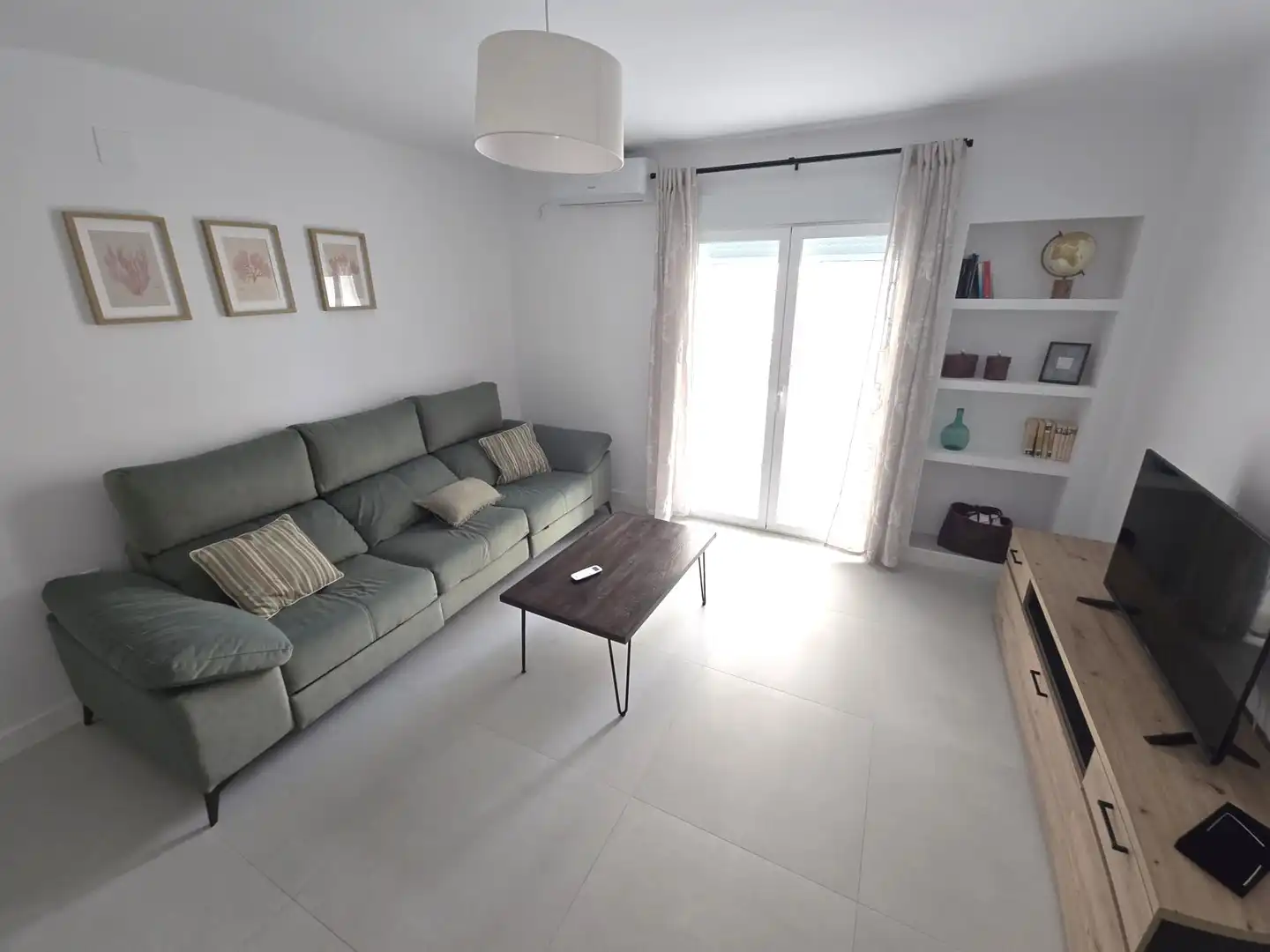 Living room of Flat for rent in Cáceres  with Air Conditioner, Terrace and Furnished
