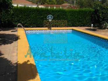 Casa rústica amb piscina en venda a Periurbano Norte