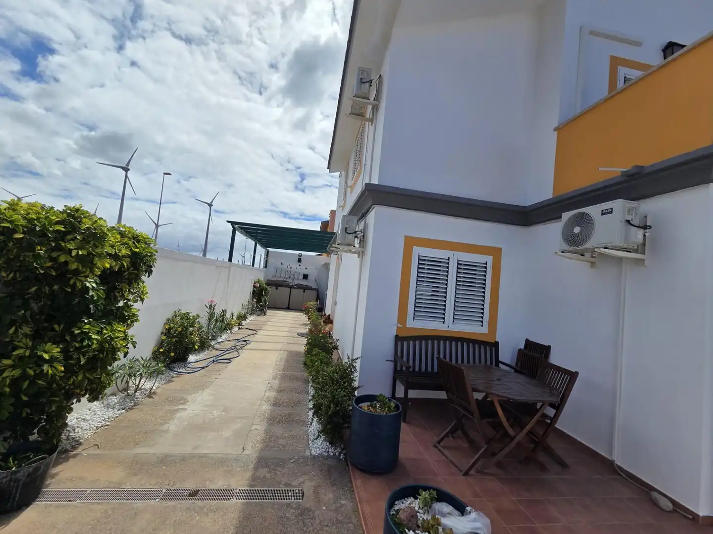 Exterior view of Detached homes for sale in San Bartolomé de Tirajana  with Air Conditioner, Private garden and Terrace