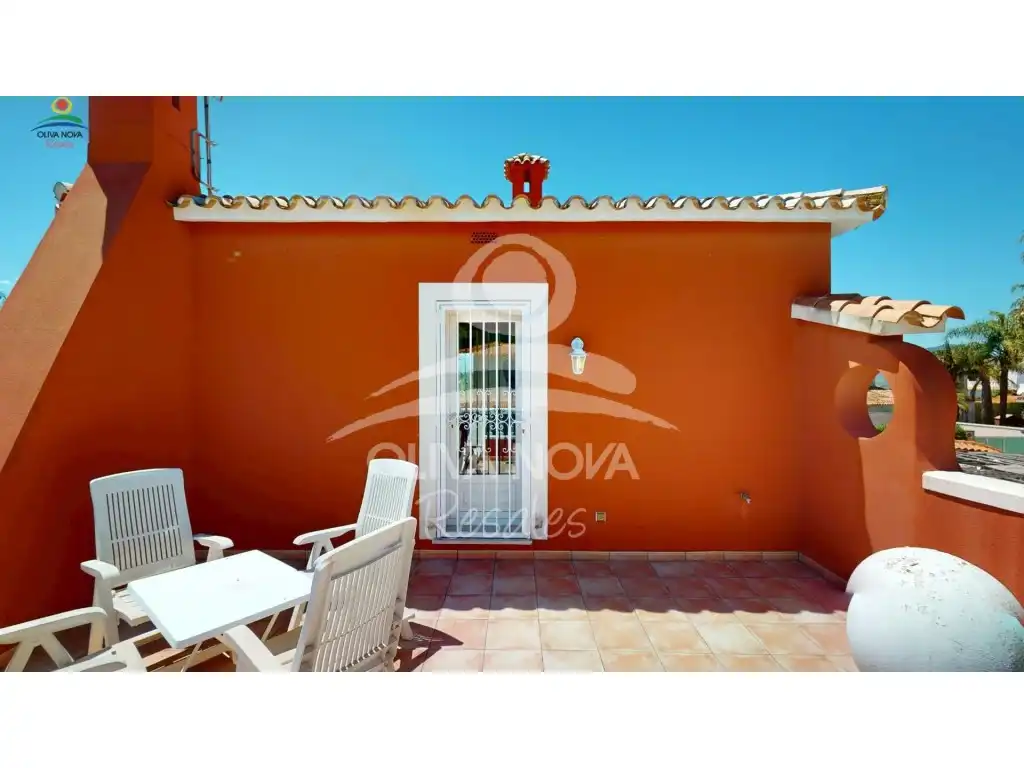 Terrassa de Casa o xalet en venda en Oliva amb Jardí privat, Terrassa i Piscina