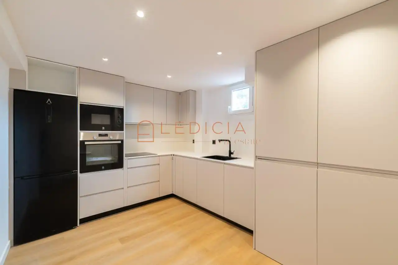 Kitchen of Flat for sale in Vigo   with Heating