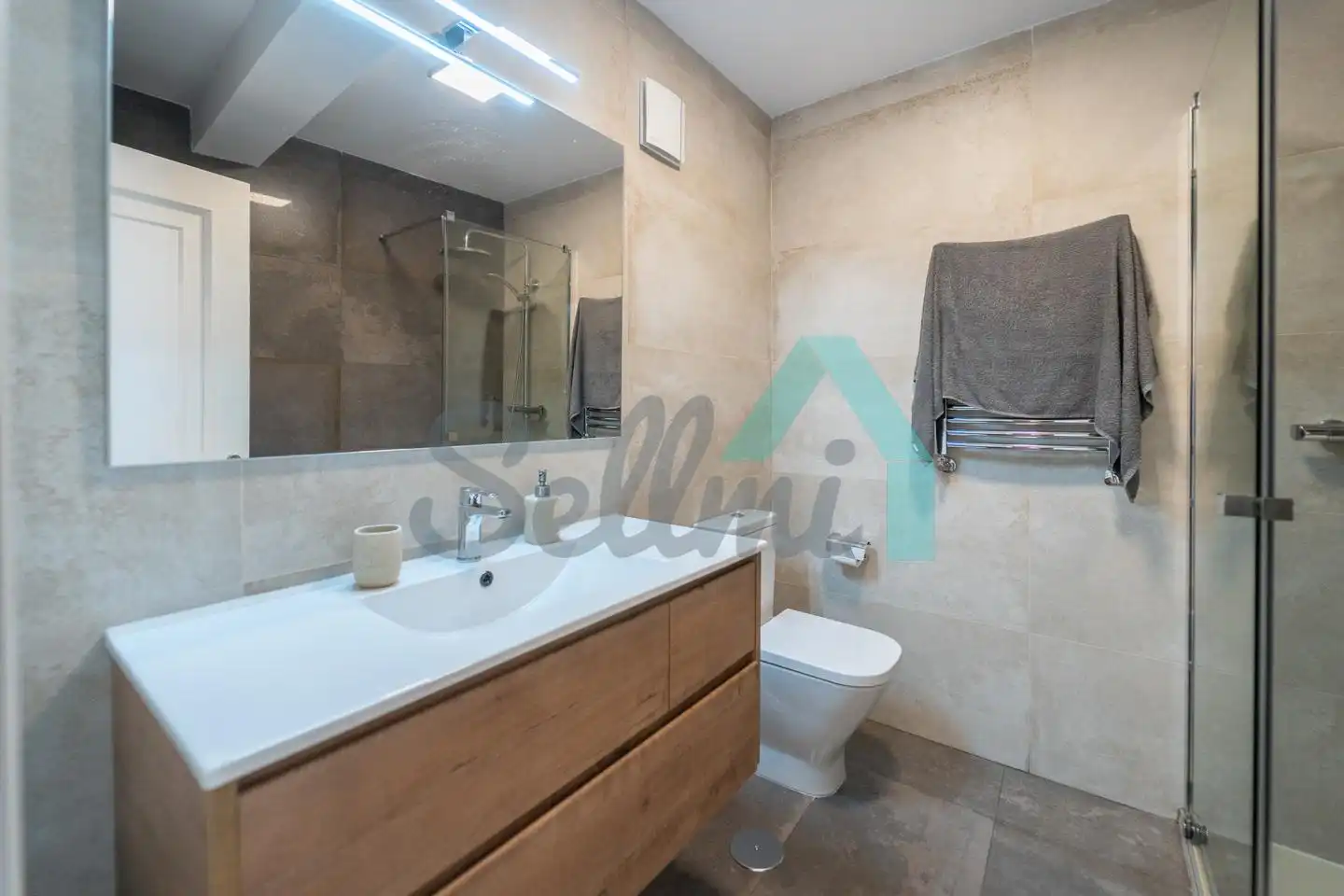Bathroom of Flat for rent in Oviedo   with Heating, Parquet flooring and Furnished