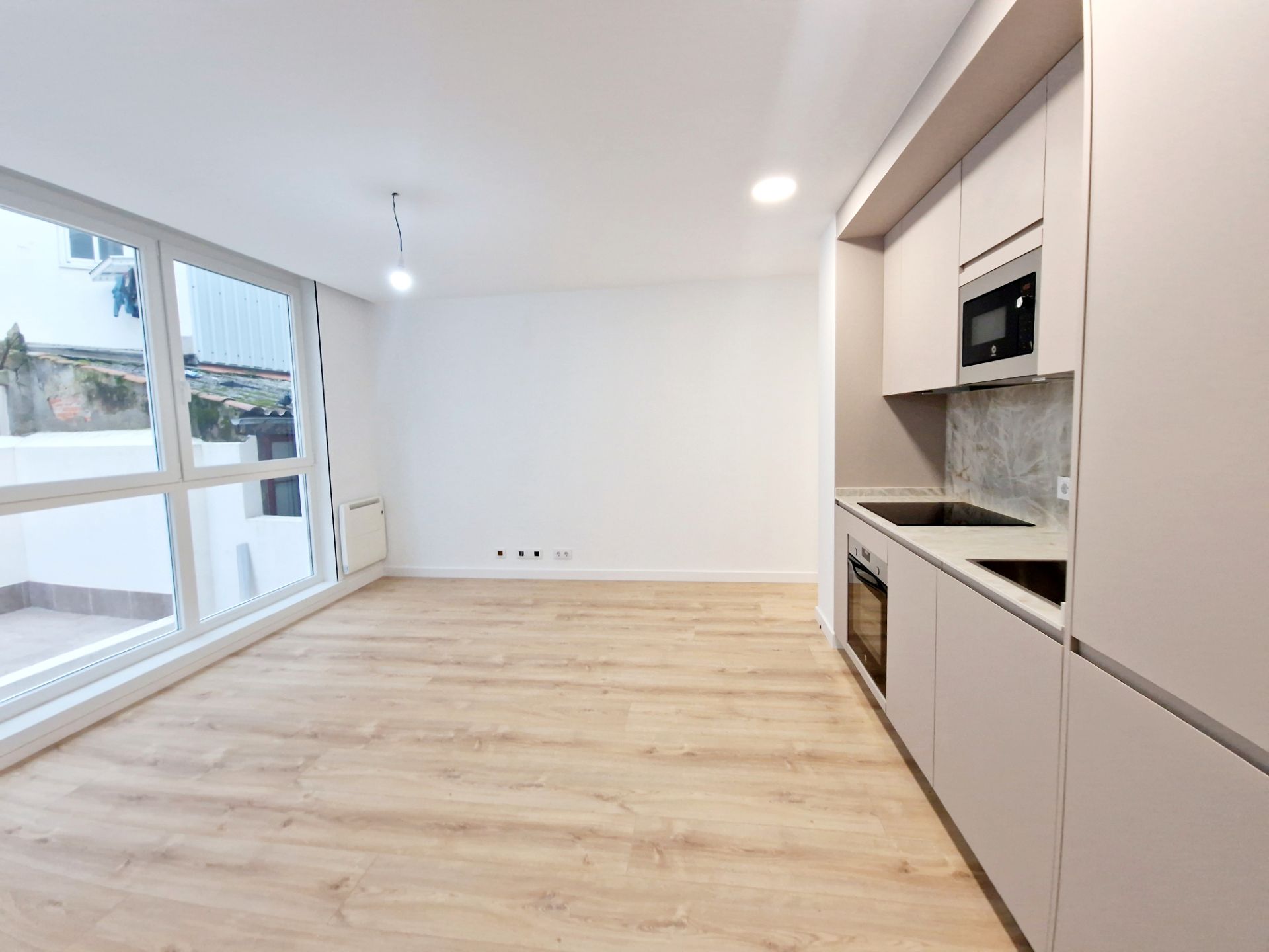 Cuina de Apartament en venda en A Coruña Capital  amb Calefacció, Forn i Rentadora