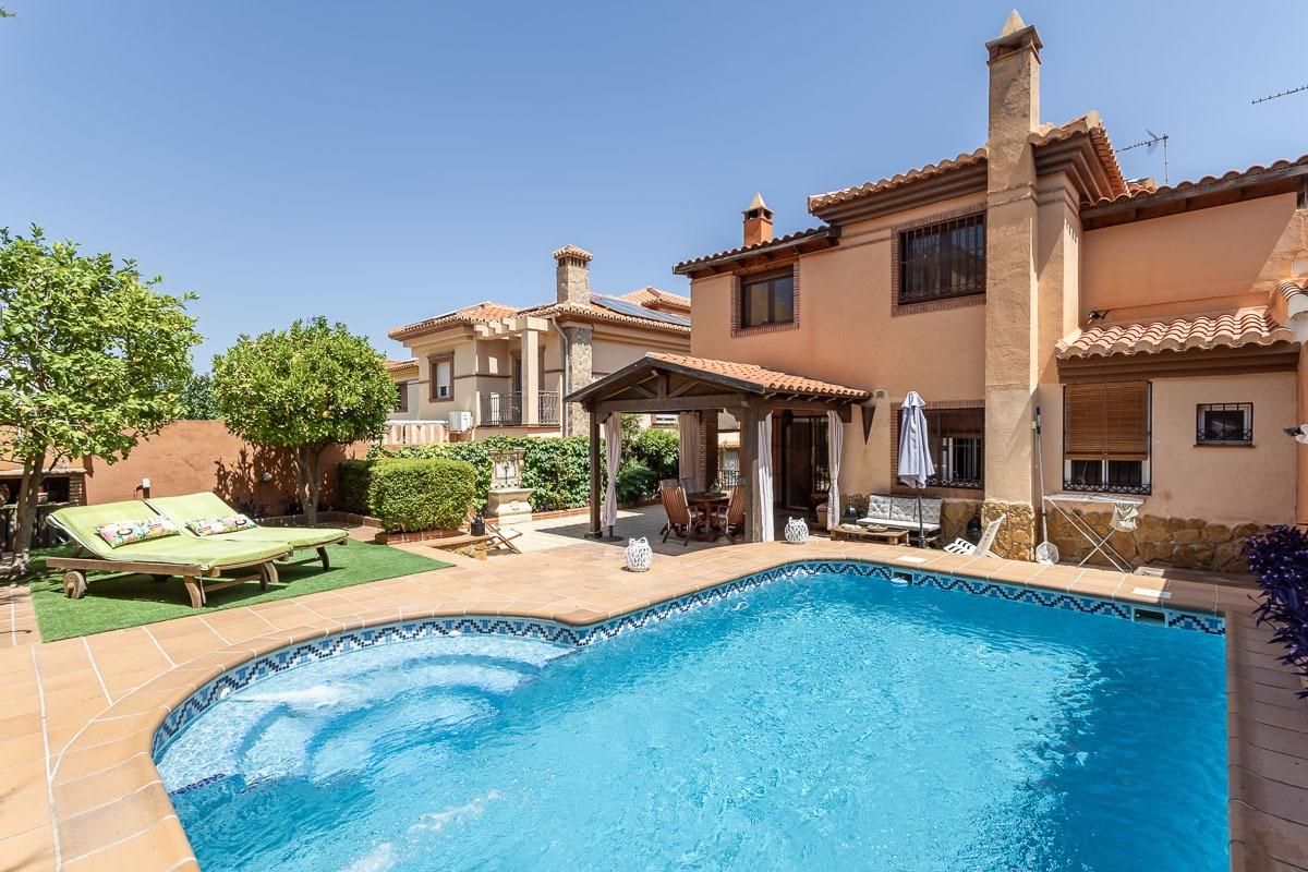 Swimming pool of Single-family semi-detached for sale in La Zubia  with Heating, Private garden and Terrace