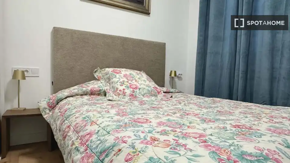 Bedroom of Flat for rent in L'Hospitalet de Llobregat  with Air Conditioner, Heating and Furnished