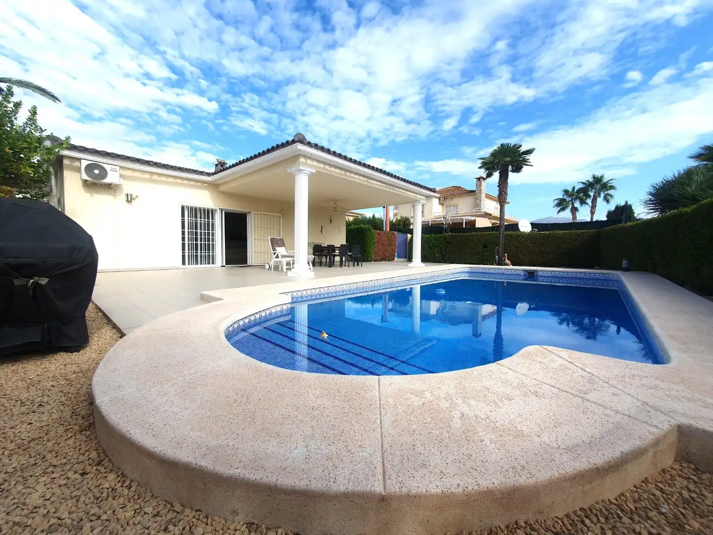Detached house with pool for sale in Pueblo - Urbanizaciones