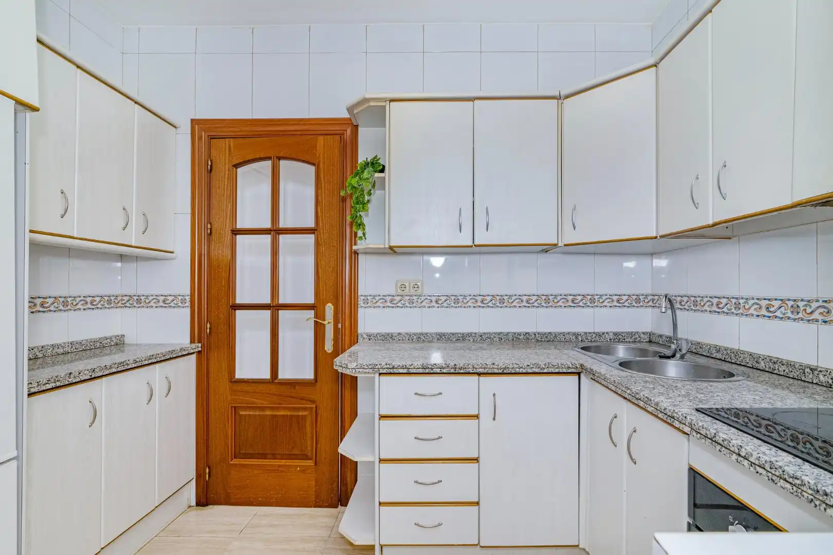 Kitchen of Flat for sale in Granada  with Air Conditioner, Heating and Terrace