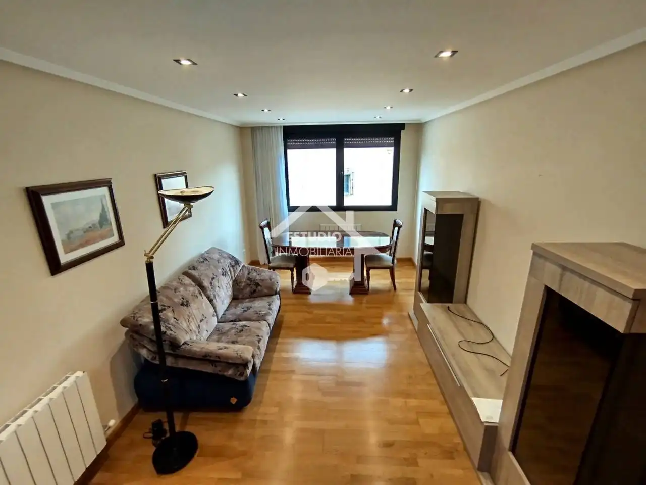 Wohnzimmer von Wohnung zum Verkauf in Oyón-Oion mit Heizung, Abstellraum und Balkon