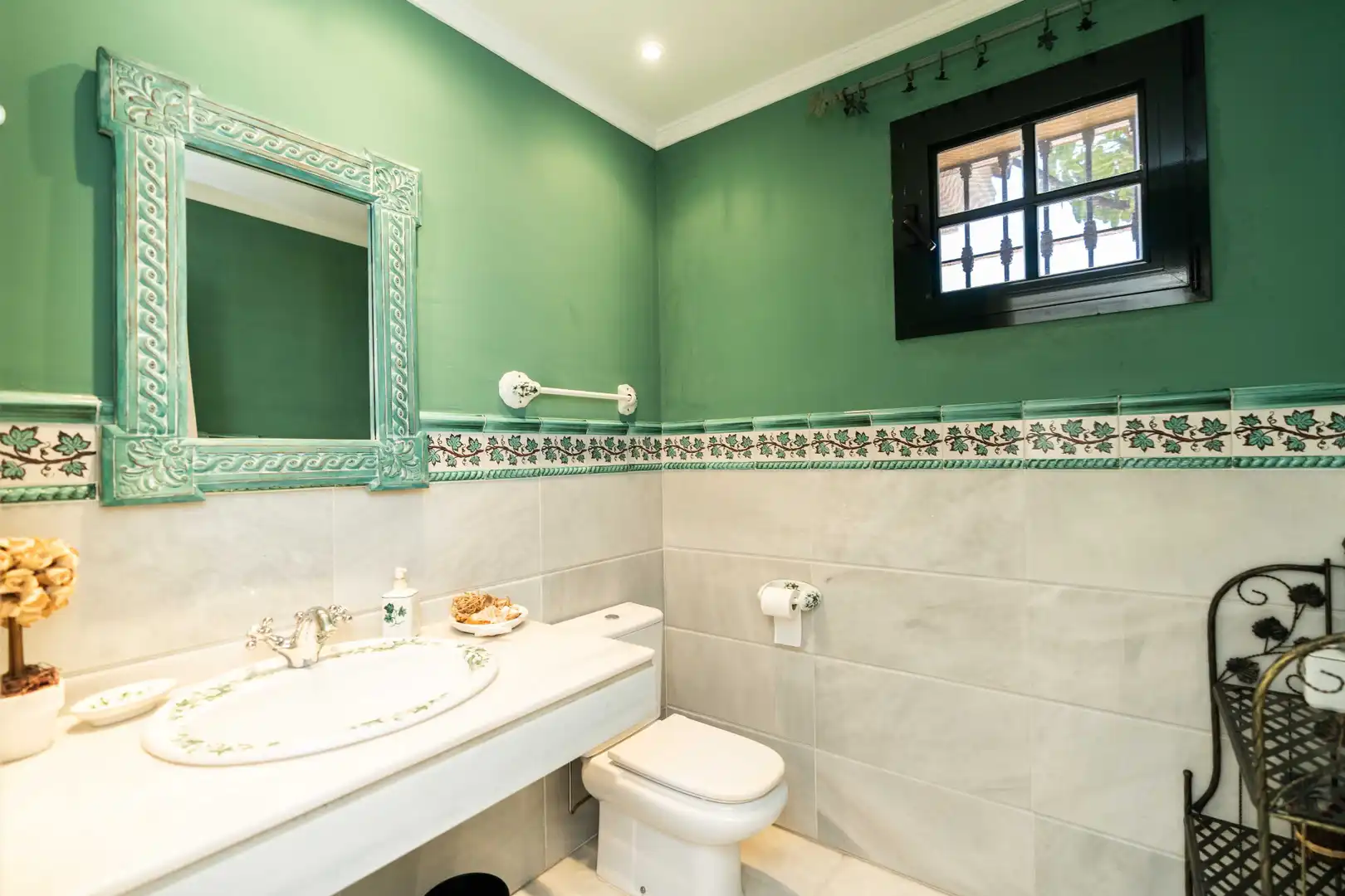 Bany de Casa o xalet en venda en Marbella amb Aire condicionat, Jardí privat i Terrassa