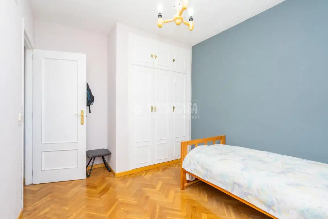 Habitación de Casa adosada en venta en Colmenar Viejo con Aire acondicionado, Jardín privado y Terraza