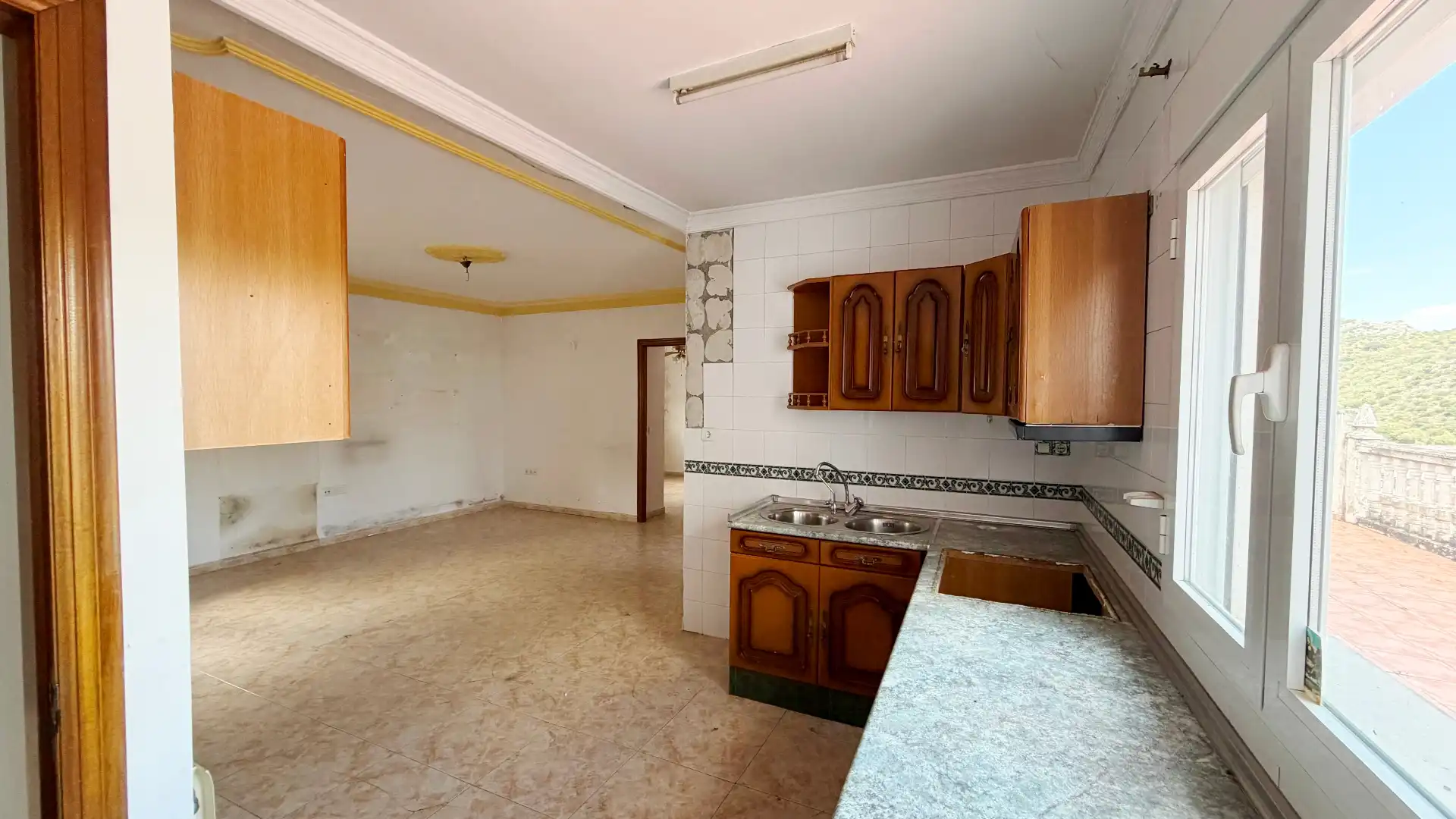 Cuina de Casa adosada en venda en Benaoján amb Terrassa