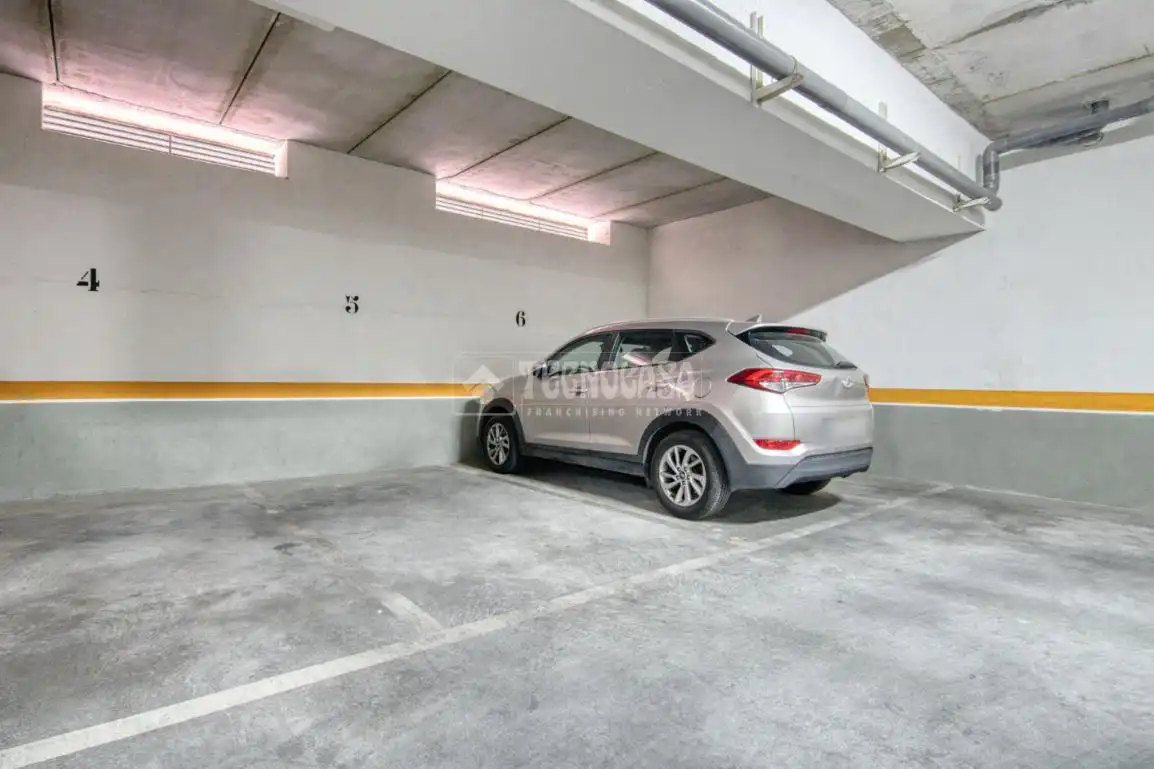 Parking de Piso en venta en Valladolid con Calefacción y Trastero