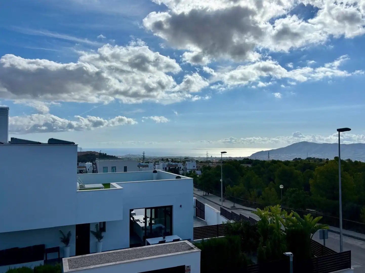 Vista exterior de Casa o xalet en venda en Polop amb Aire condicionat, Jardí privat i Terrassa